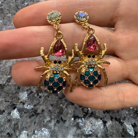 2/$29 or 3/$39 NWOT Gold Jeweled Spider Earrings - Picture 7 of 8